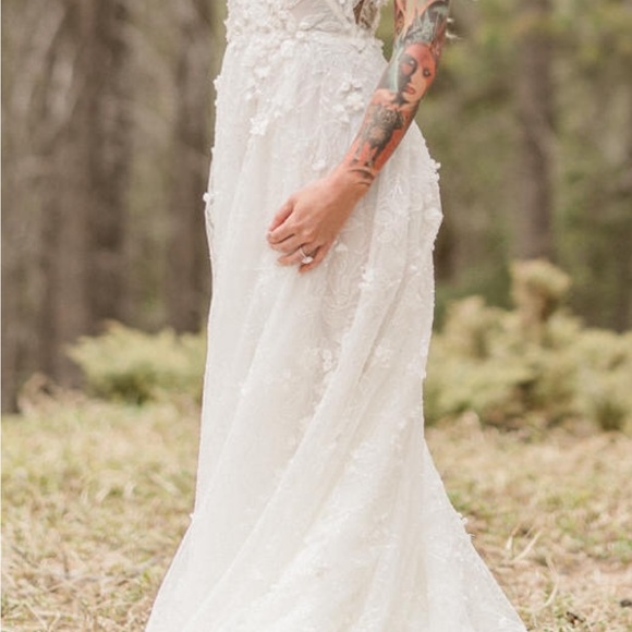 Dalaarna Tenille Ivory Wedding Dress - Picture 8 of 12
